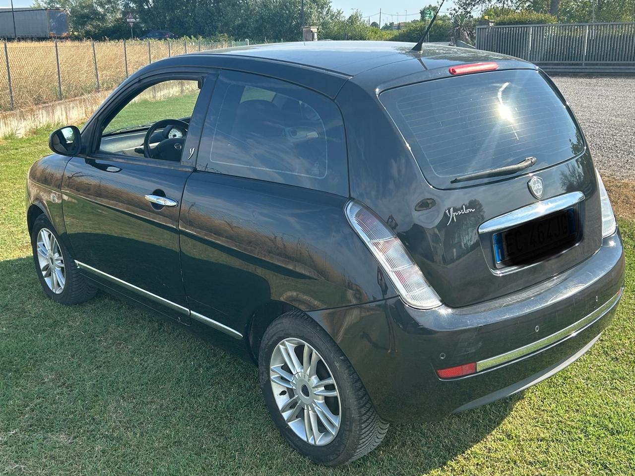 Lancia Ypsilon 1.3 MJT 75 CV Platino