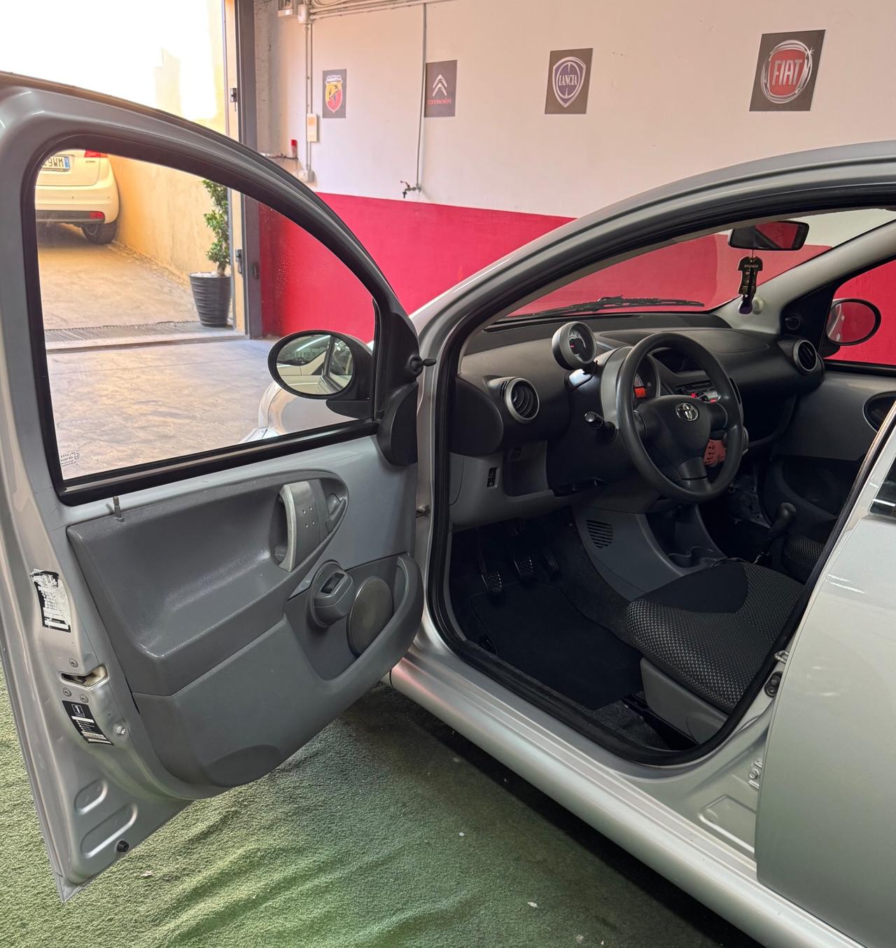 Toyota Aygo 1.0 12V VVT-i 5 porte Sol