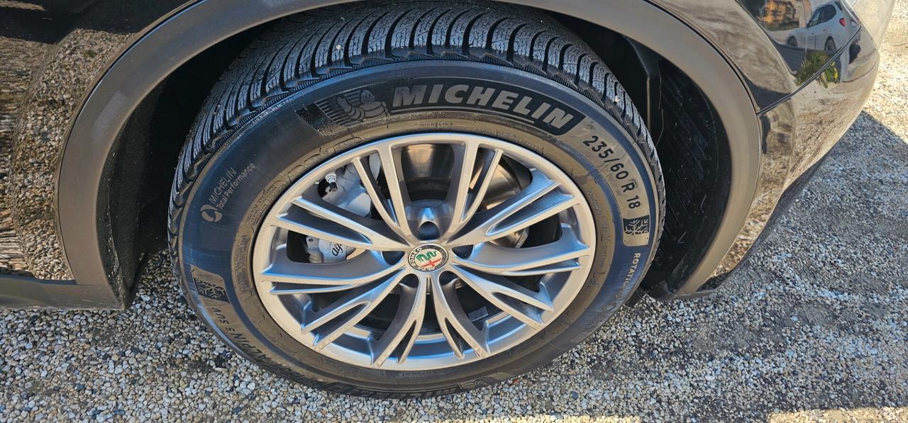 Alfa Romeo Stelvio 2.2 Turbodiesel 160 CV AT8 RWD Sport-Tech
