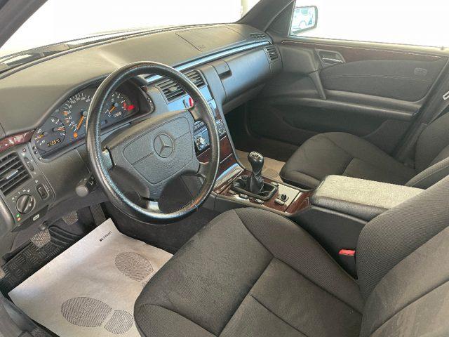 MERCEDES-BENZ E 200 Elegance soli 56000km