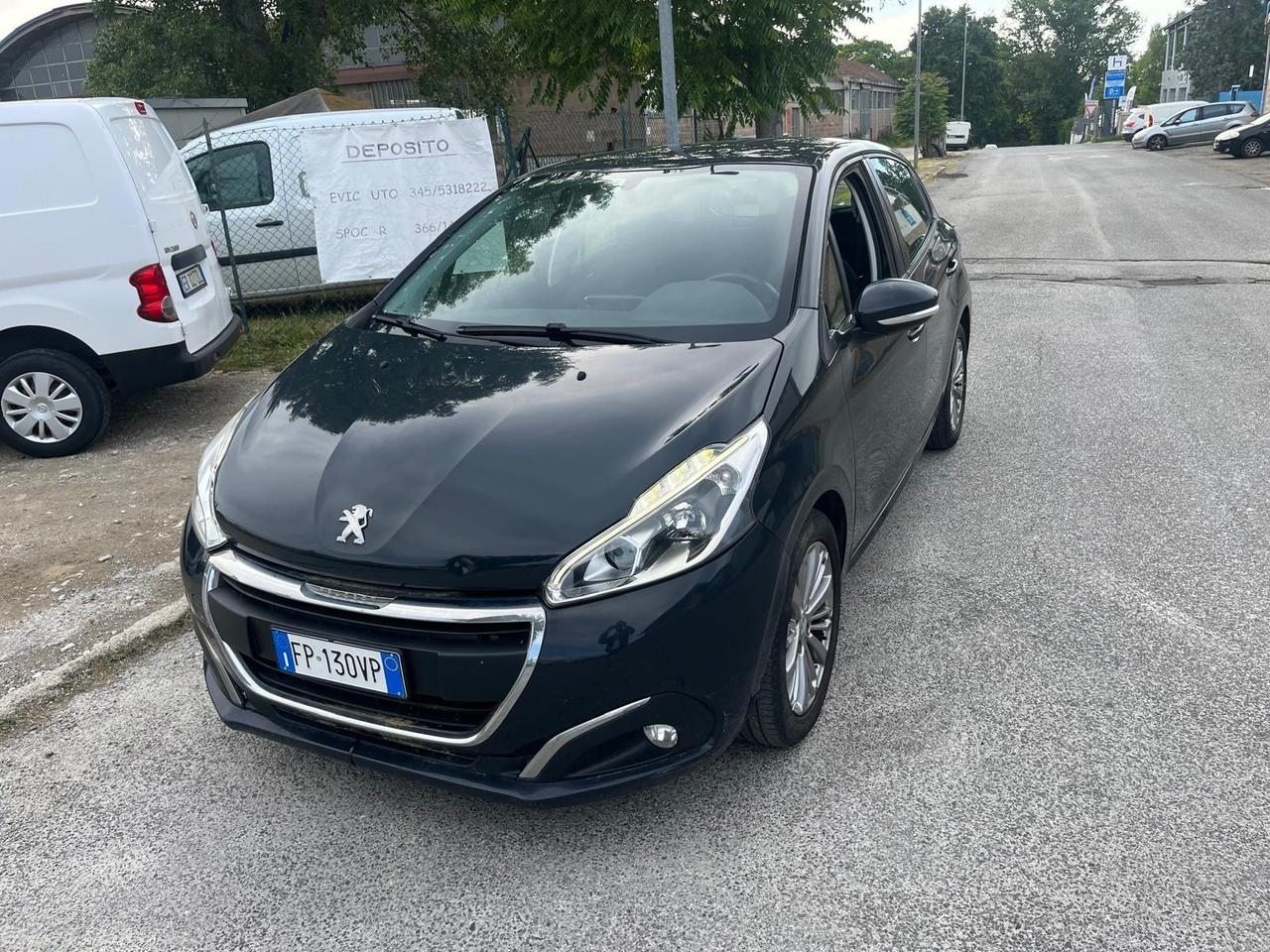 Peugeot 208 PureTech 82 5 porte Allure
