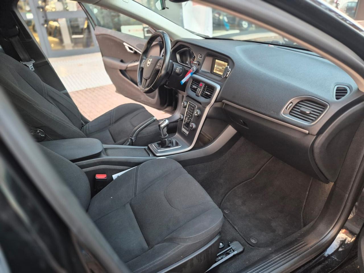 Volvo V40 T2 120CV vers. Kinetic E5B -- BENZINA!!!