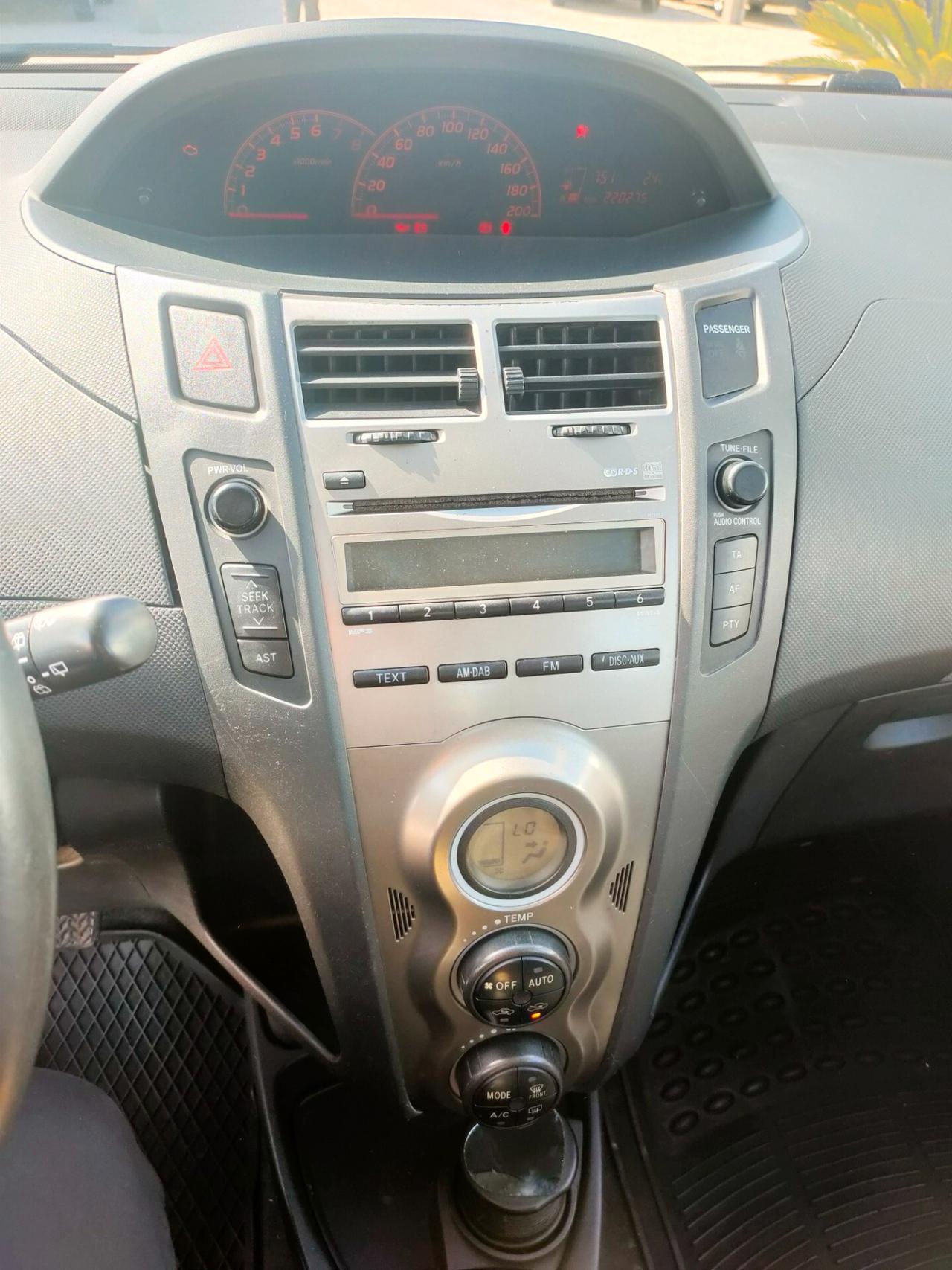 Toyota Yaris 1.0 5 porte Sol