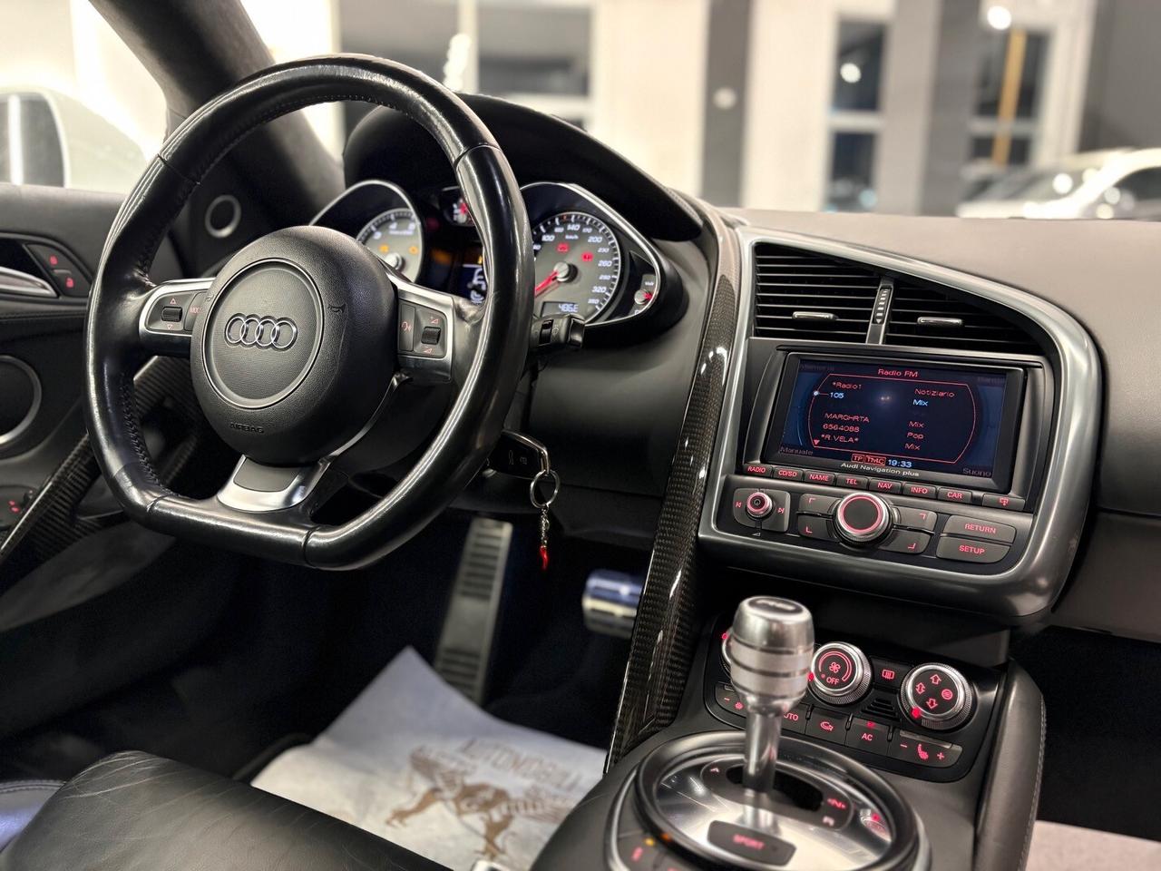 Audi R8 4.2 V8 FSI quattro R tronic