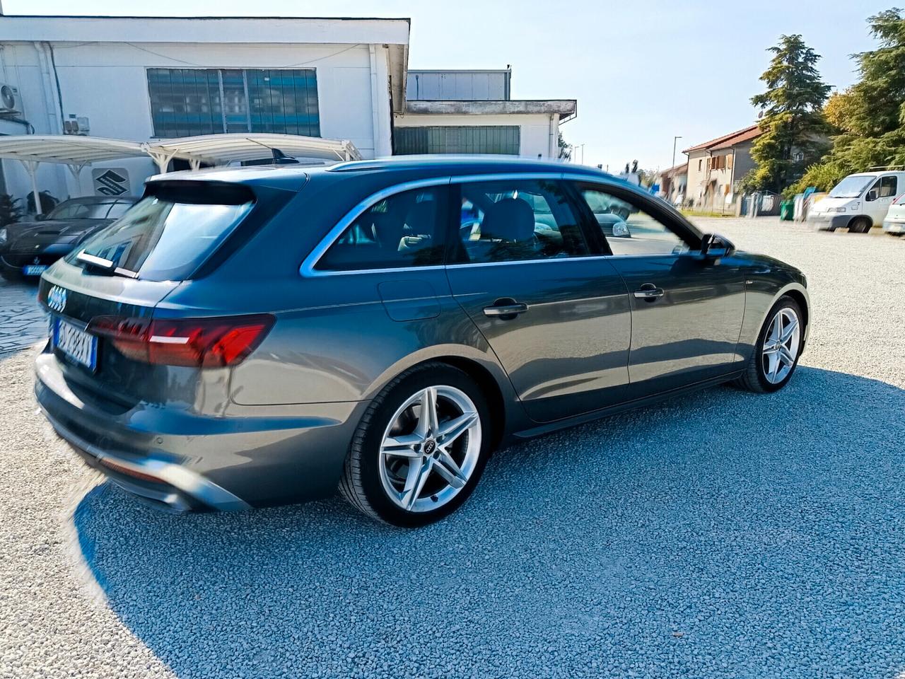 Audi A4 Avant TDI/163 CV S-line Tua a 264€/Mese