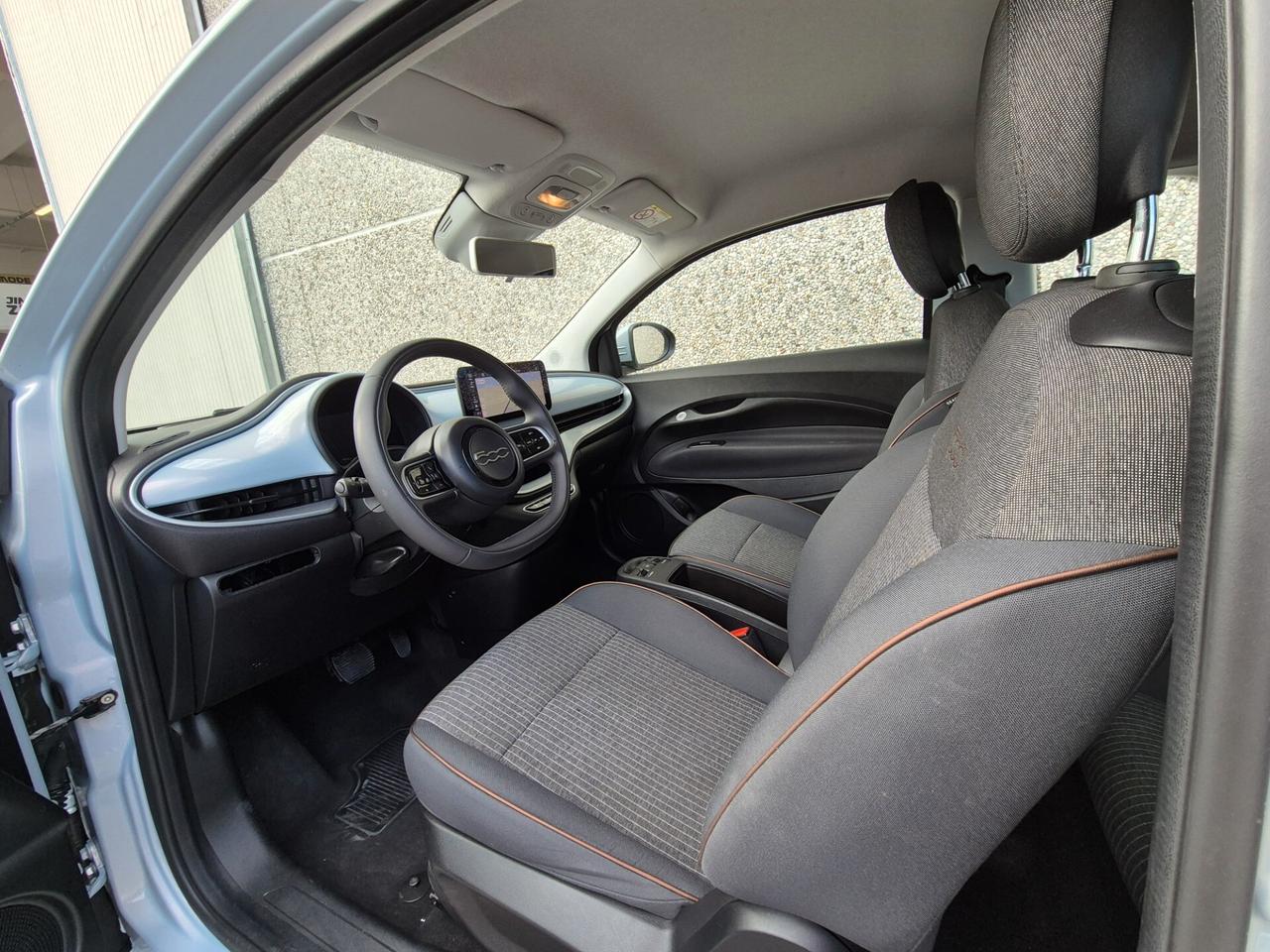 Fiat 500 500e Berlina 42 kWh La Prima