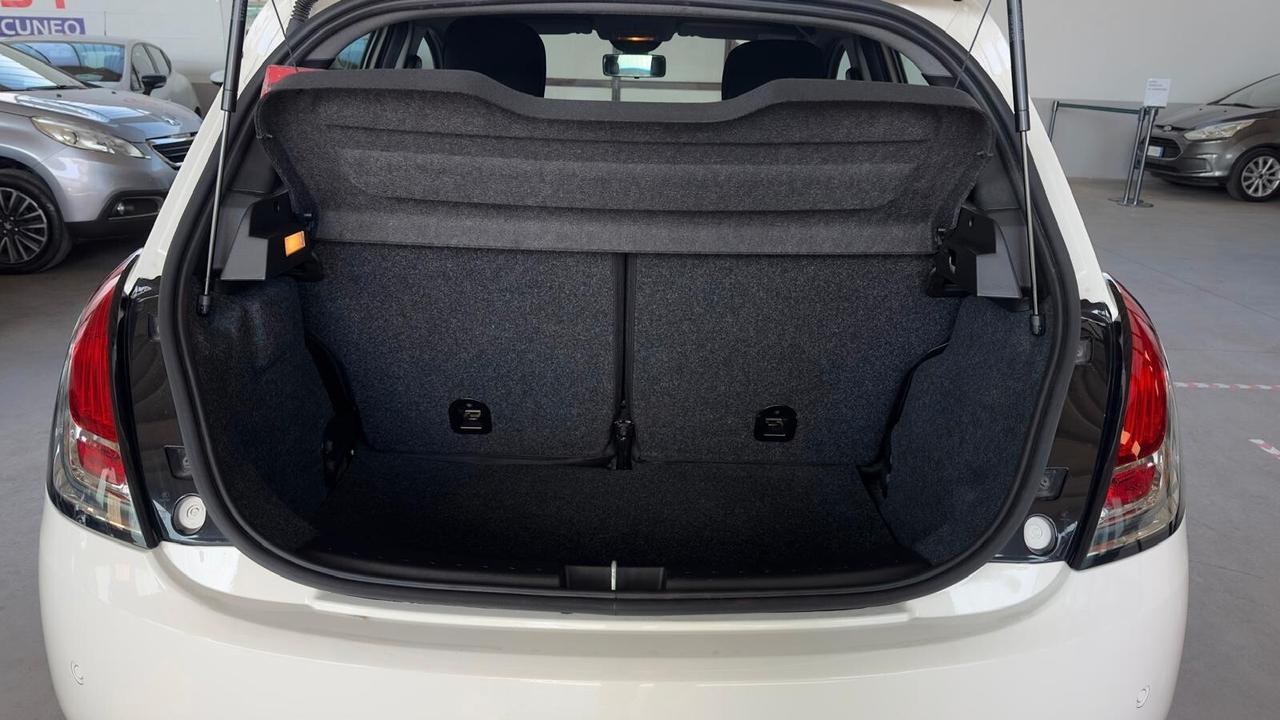 Lancia Ypsilon 1.0 FireFly 5 porte S&S Hybrid Ecochic A. Ferretti