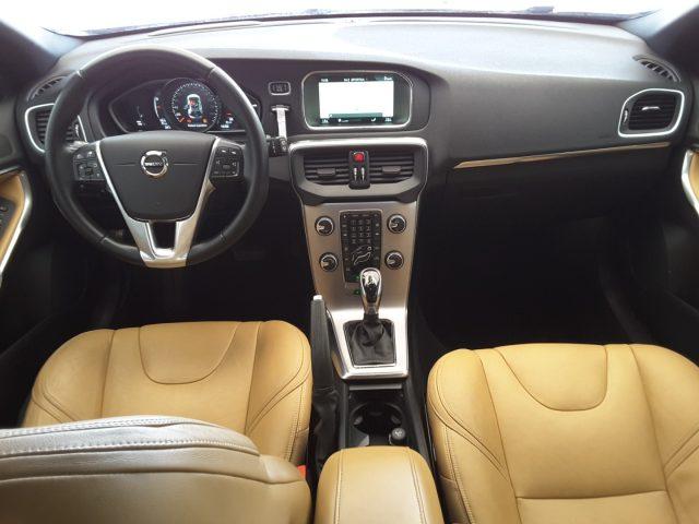 VOLVO V40 D2 Geartronic Inscription *FULL OPTIONAL*