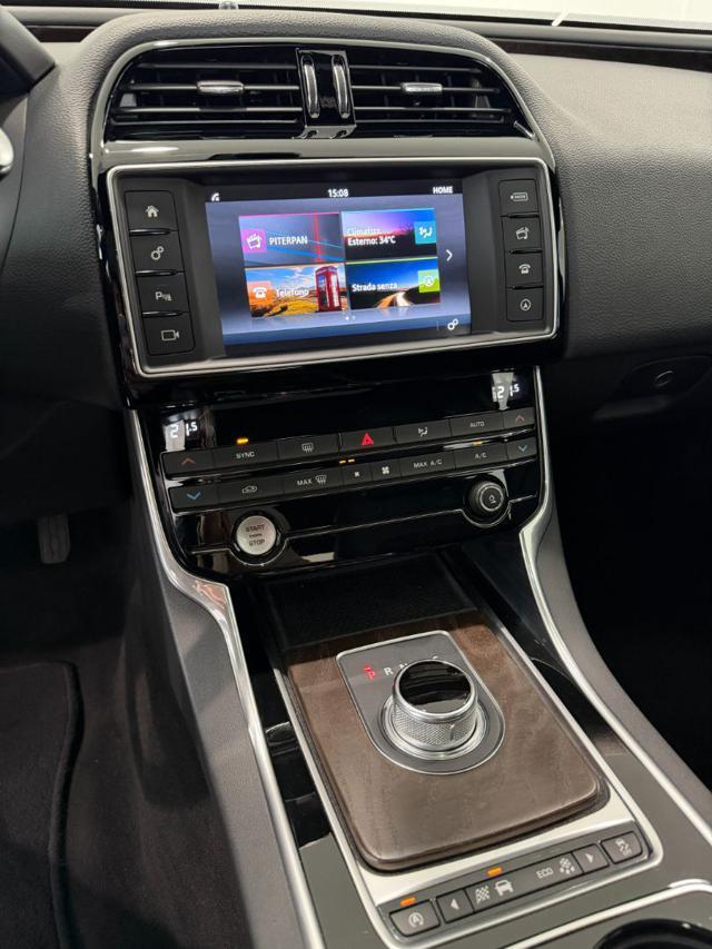 JAGUAR XE 2.0 D Turbo 180CV aut. R-Sport Tetto panoramico