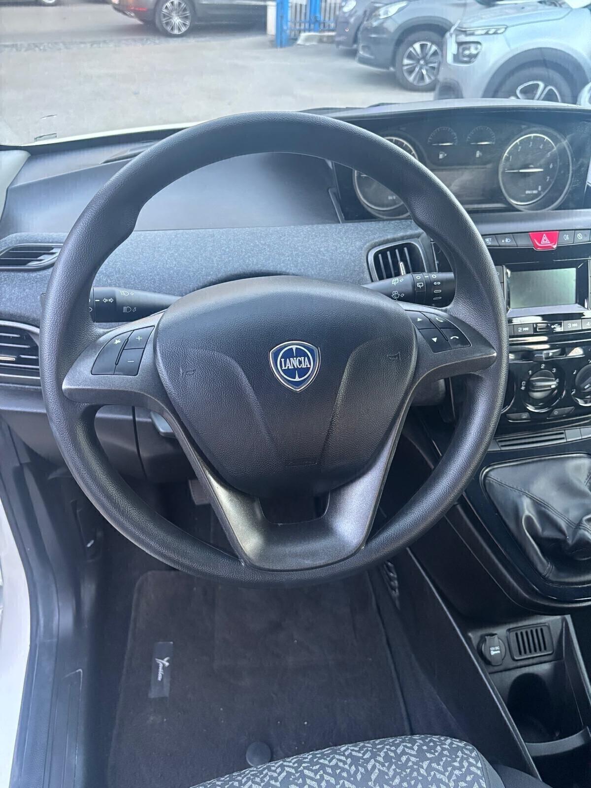 Lancia Ypsilon 1.0 FireFly 5 porte S&S Hybrid Ecochic Gold