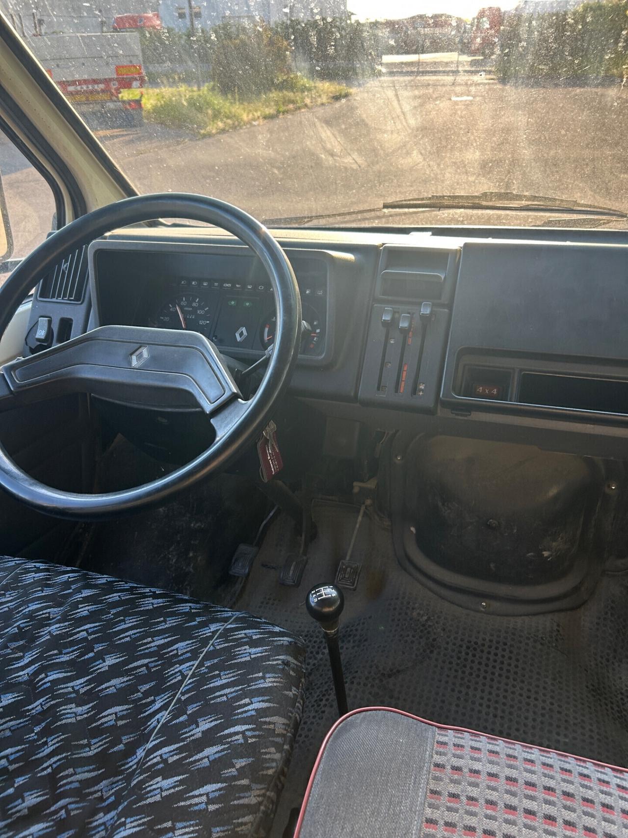 Renault Trafic furgone 4x4 posti 9