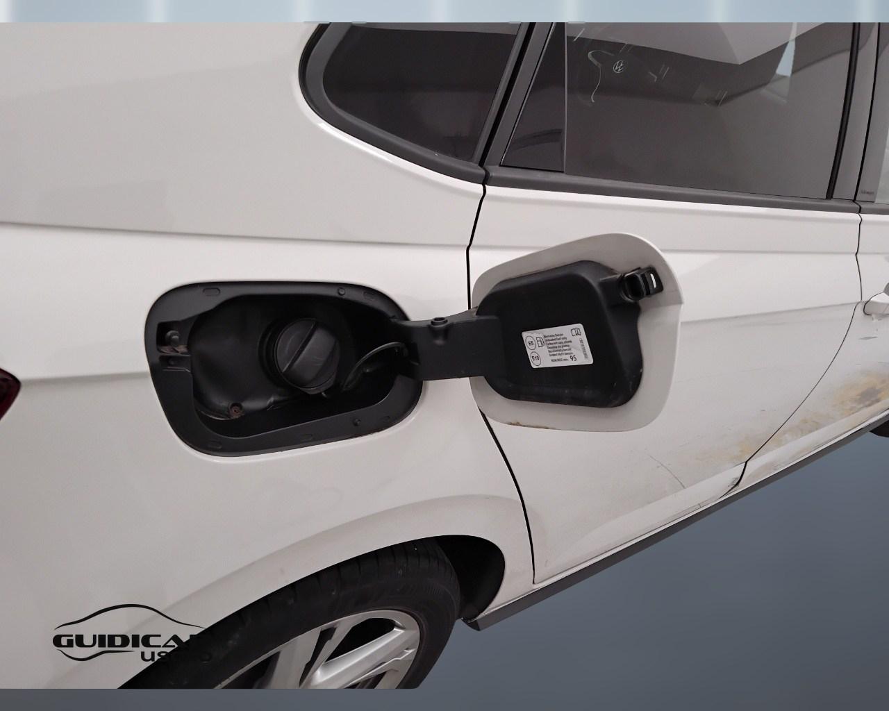 VOLKSWAGEN Polo VI 2022 - Polo 1.0 tsi R-Line 95cv