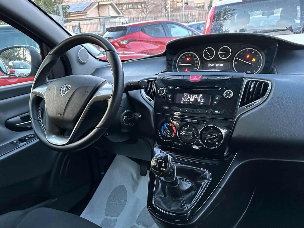 Lancia Ypsilon 1.2 69 CV 5 porte S&S Silver