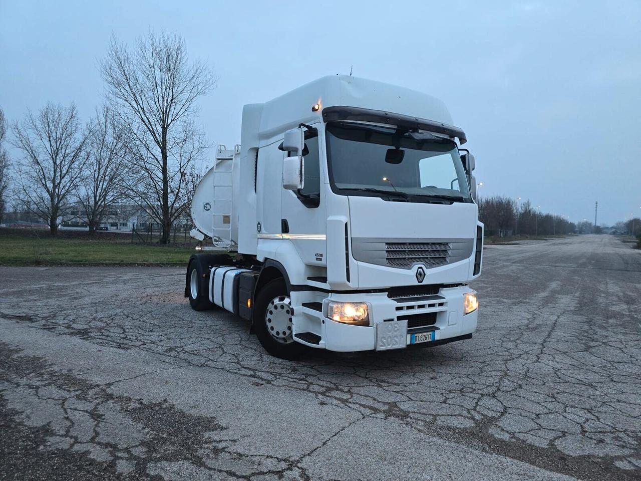 TRATTORE STRADALE RENAULT CON CISTERNA OMT