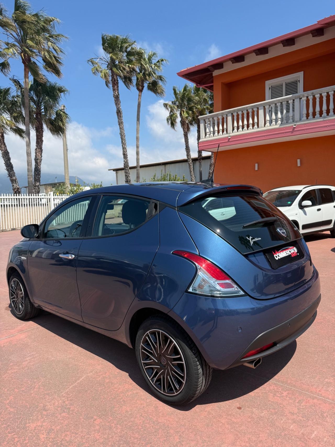 Lancia Ypsilon 1.0 Hybrid 69cv