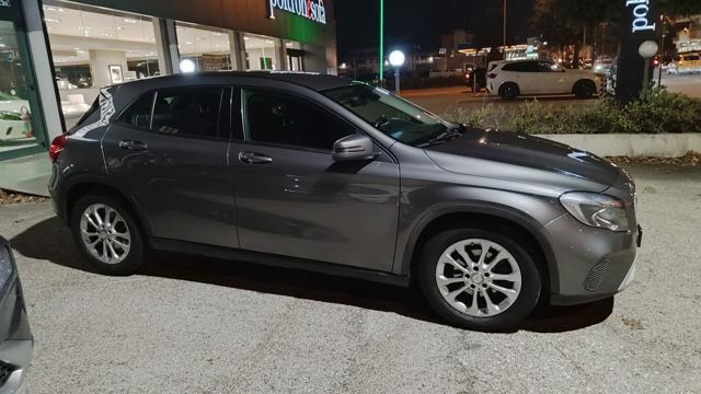 MERCEDES-BENZ GLA 180 d Automatic Business "NAVI"