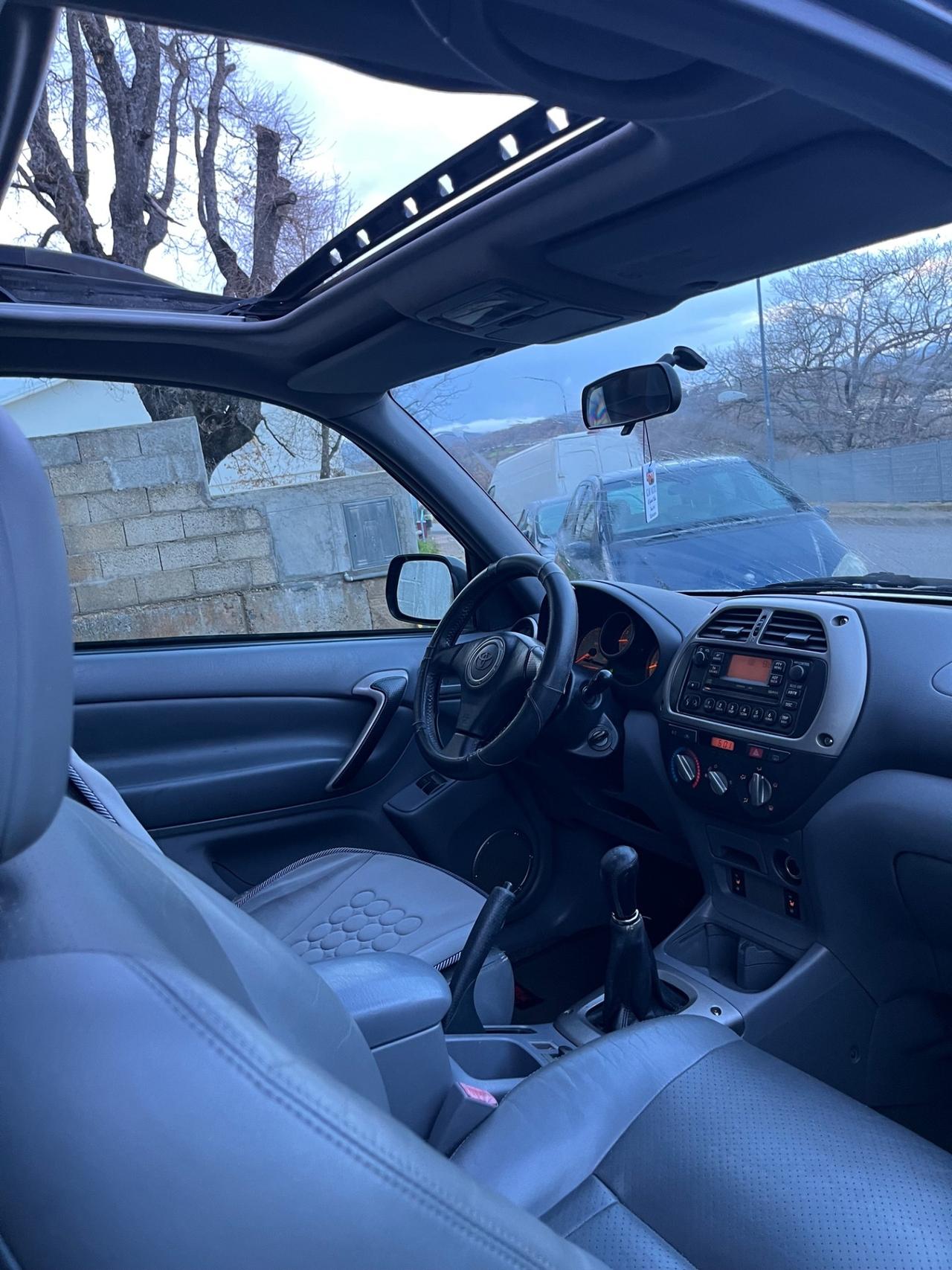 Toyota RAV 4 RAV4 2.0 Tdi D-4D cat 3 porte Sol