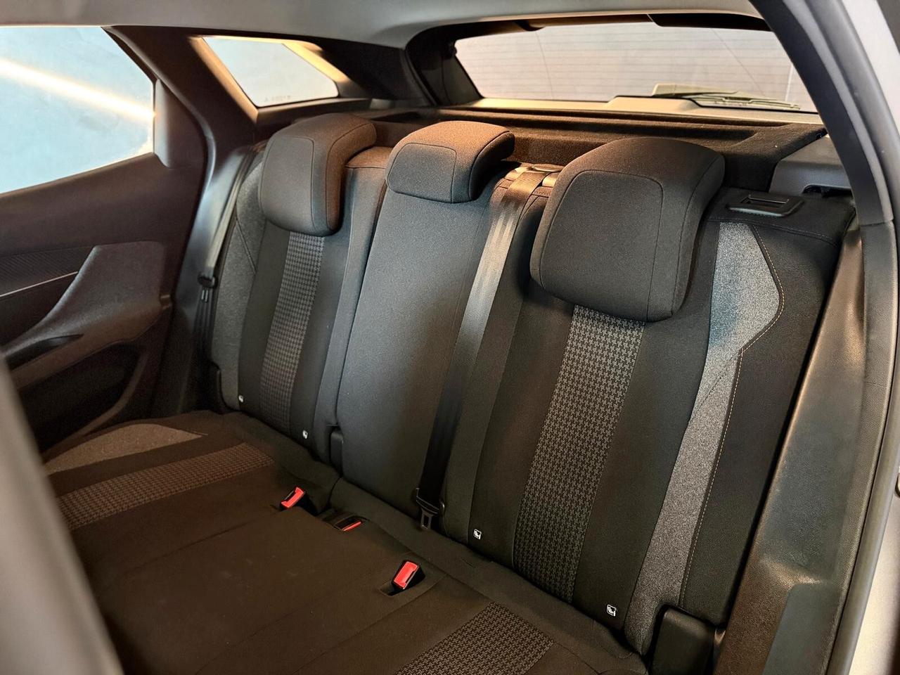 Peugeot 5008 BlueHDi 130 S&S EAT8 Active Pack