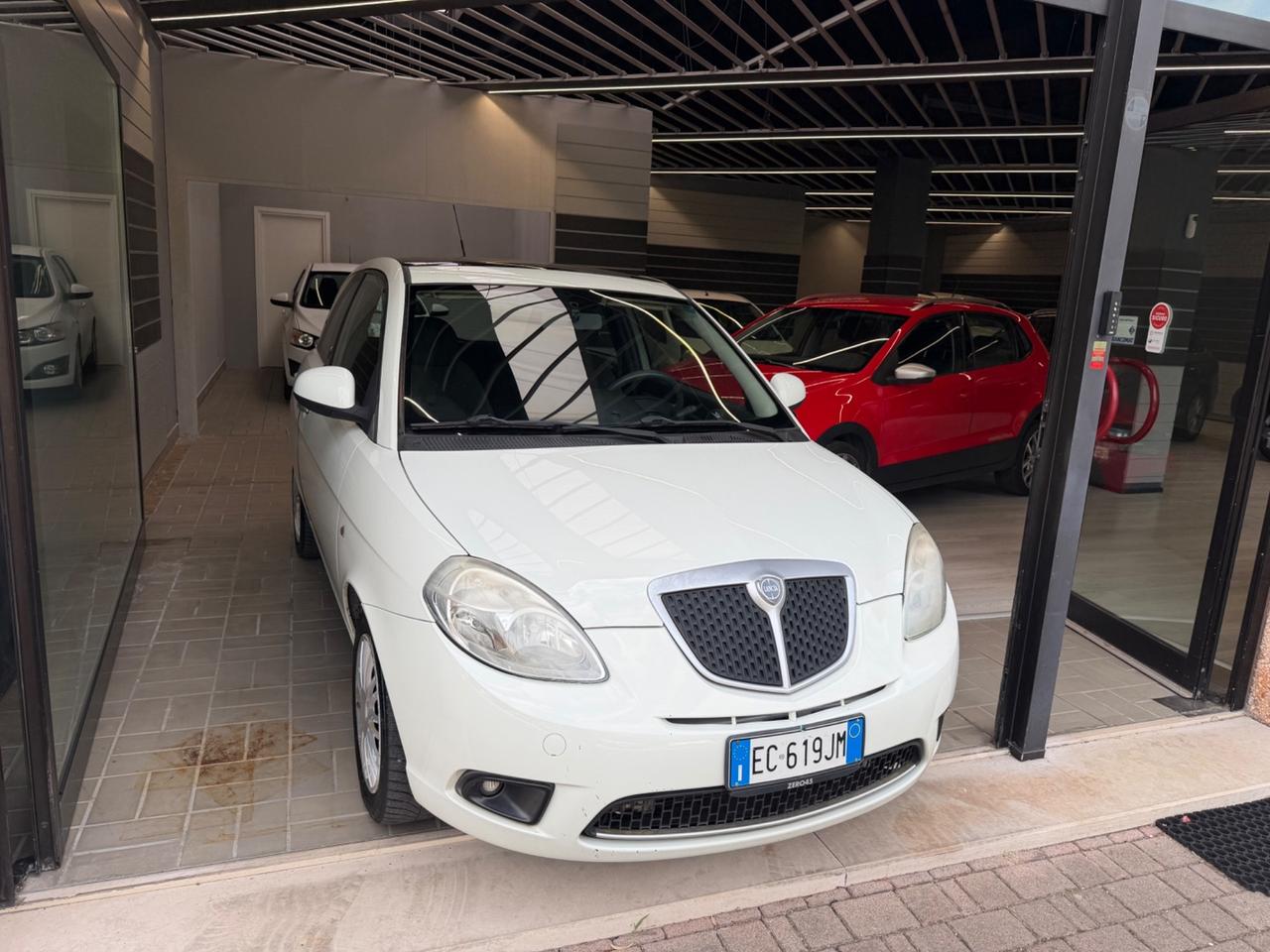 Lancia Ypsilon 1.2 VERSUS TETTO APRIBILE