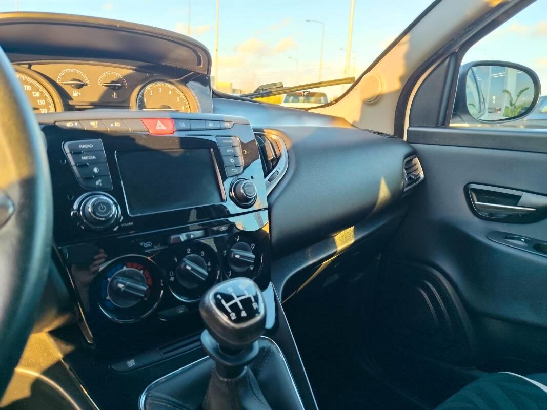 Lancia Ypsilon 1.2 Silver 69cv