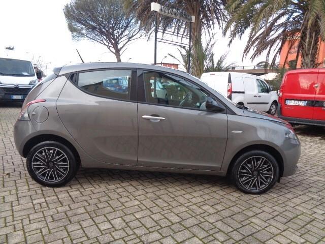 Lancia Ypsilon 1.0 FireFly 5 porte S&S Hybryd Gold