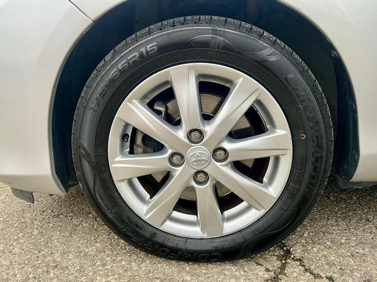 Toyota Yaris 1.5 Hybrid 104.000km 2013 perfetta