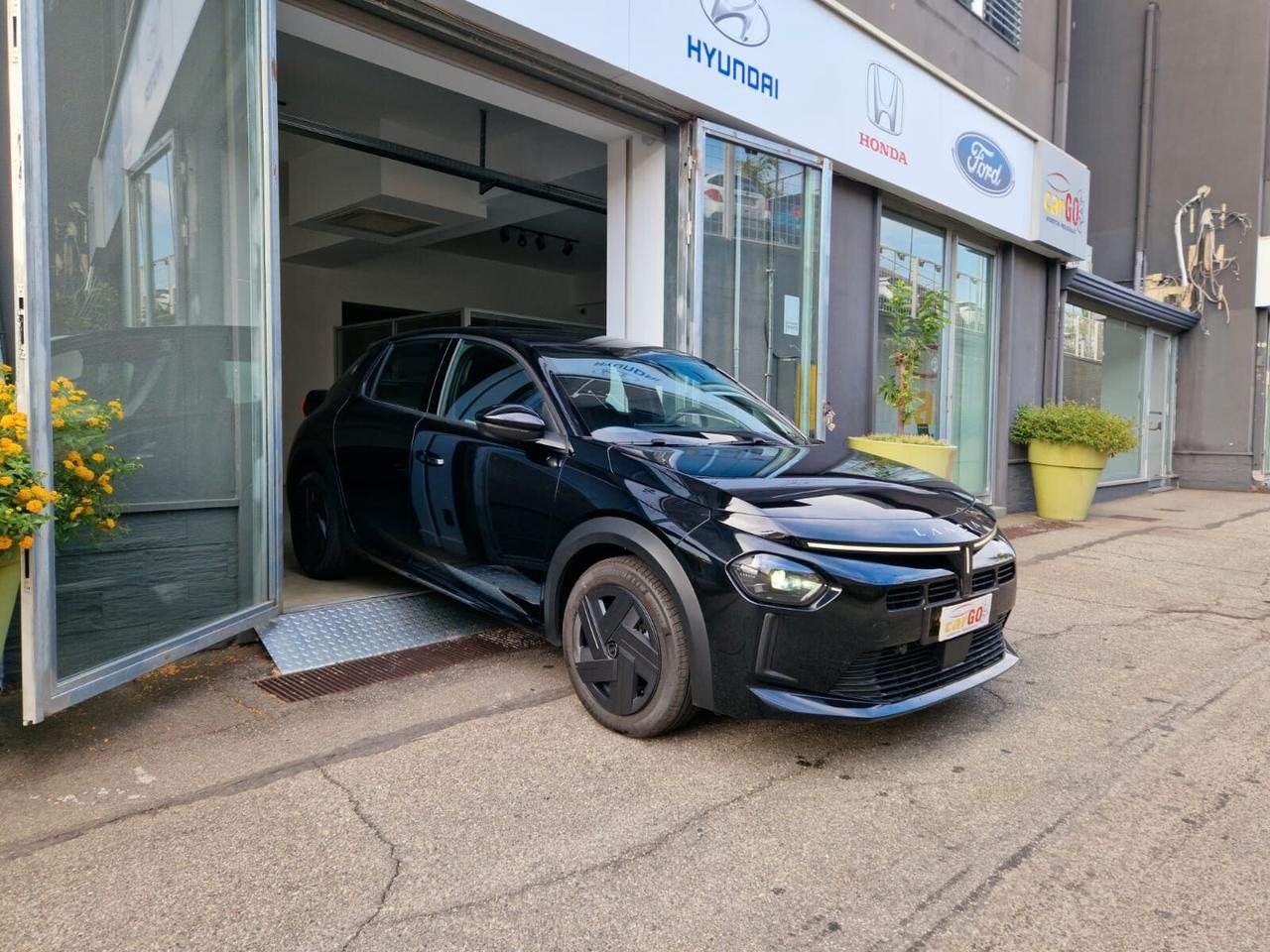 Lancia Ypsilon Hybrid e-DCT Edizione Cassina