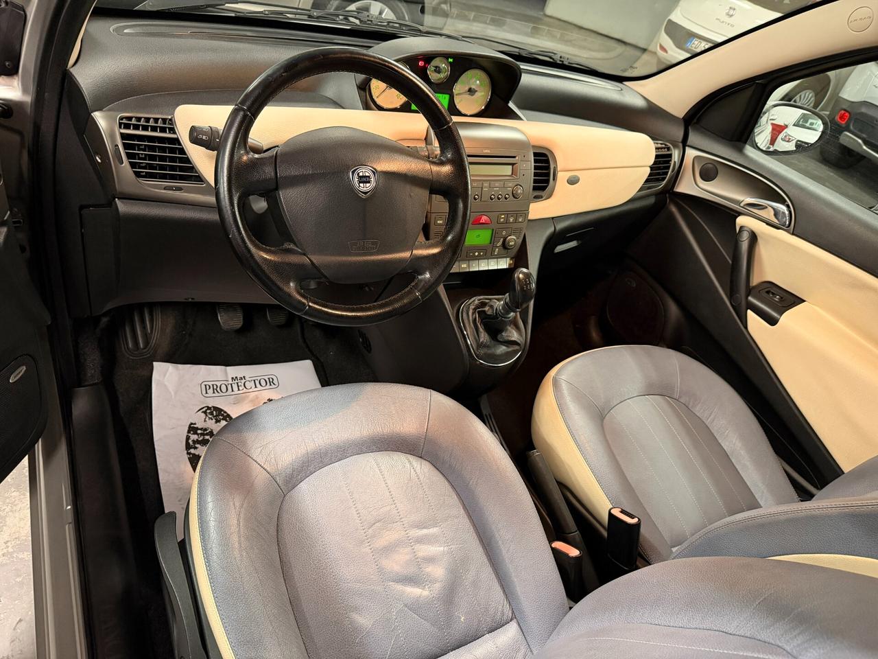 Lancia Ypsilon 1.2 16V Platino