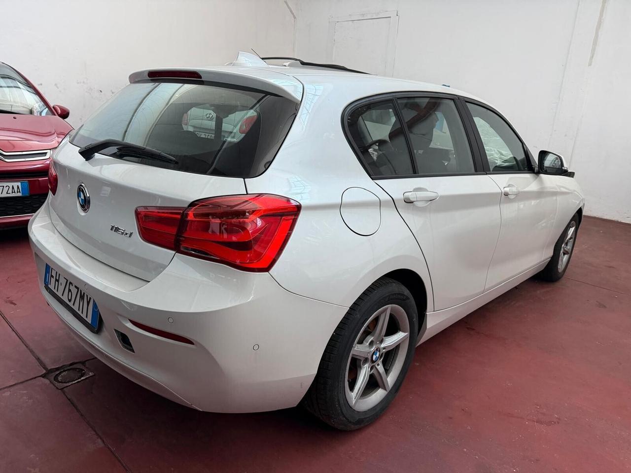 Bmw 116d 2017 5p. Urban incidentata /MARCIANTE!