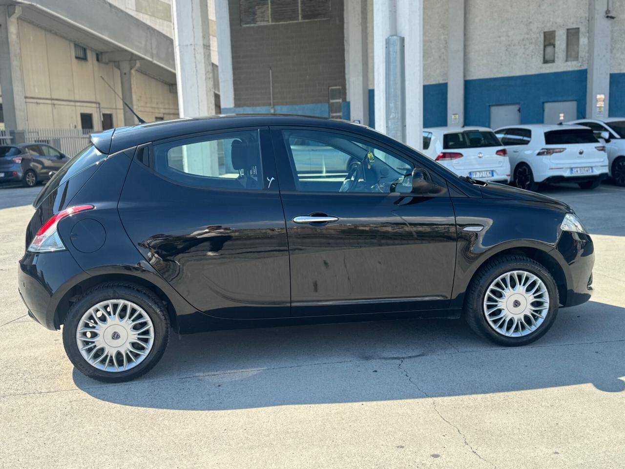 Lancia Ypsilon 1.2 69 CV 5 porte Platinum 2016