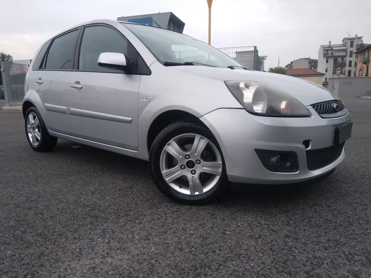 Ford Fiesta 1.2 16V 75cv 5p titanium