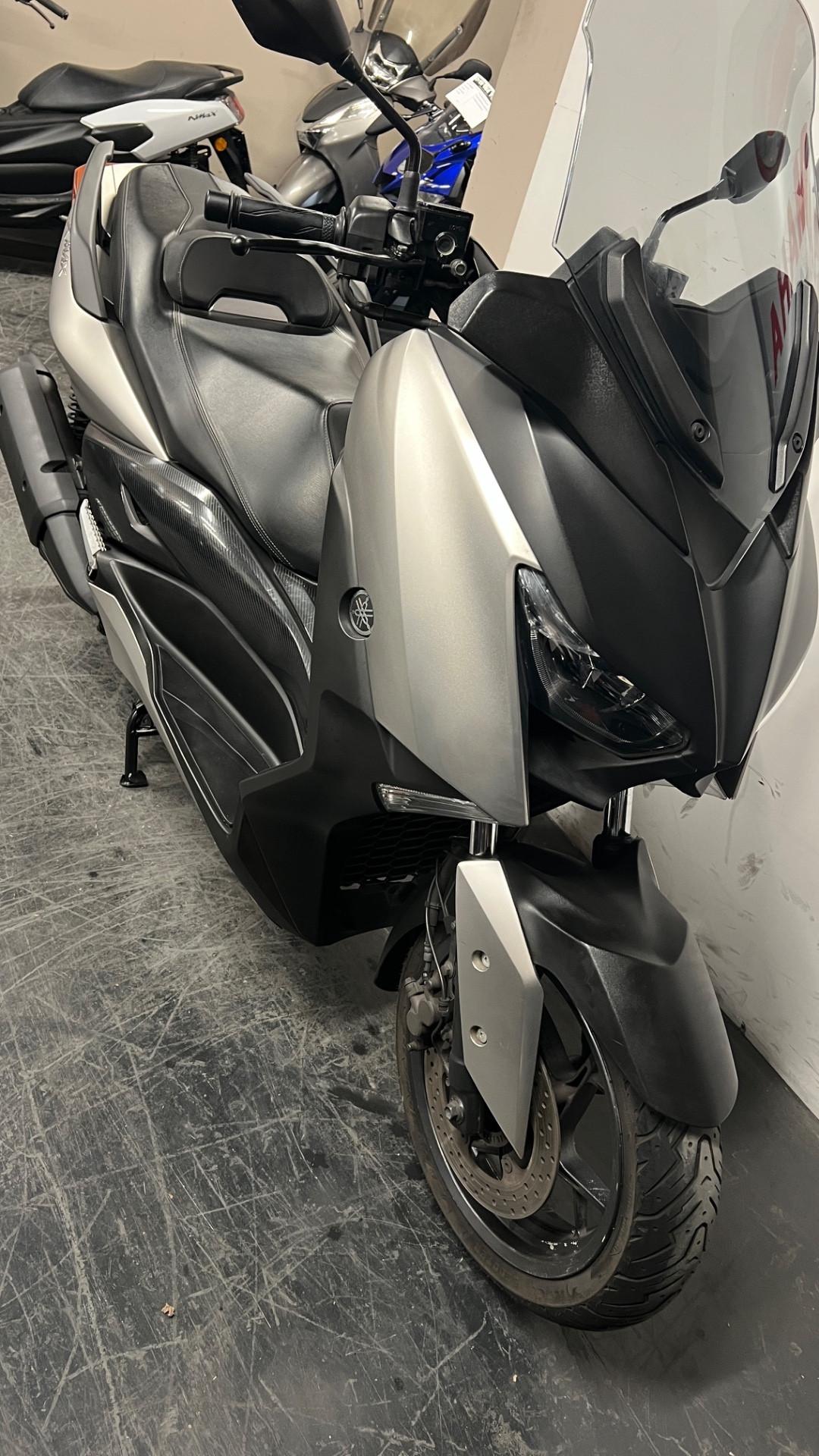 Yamaha X-Max 300