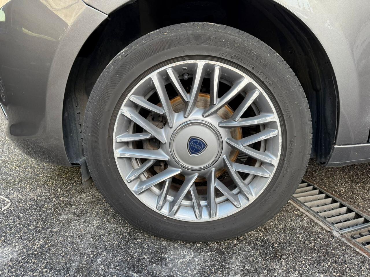 Lancia Ypsilon 0.9 TwinAir 85 CV 5 porte S&S Platinum