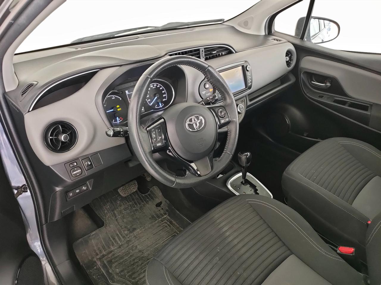 TOYOTA Yaris III 2017 - Yaris 5p 1.5h Active my18