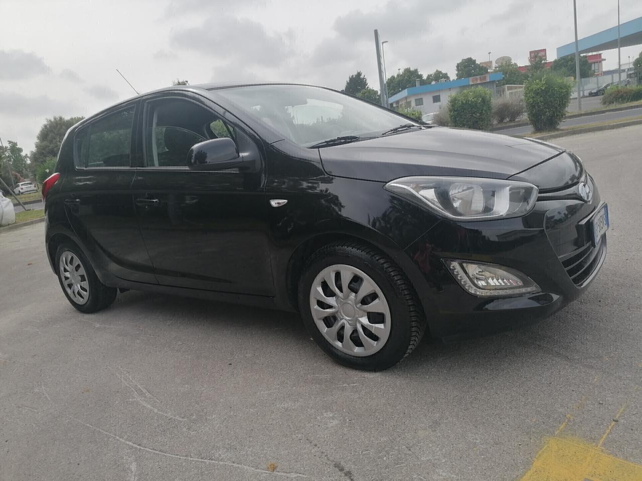 Hyundai i20-1.2 Benzina-LUCI LED*NEOPATENTATI*2013-