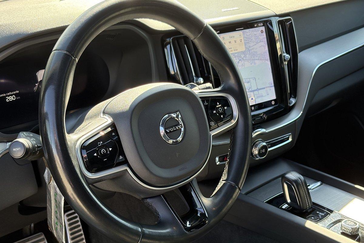 VOLVO XC60 B4 (d) AWD automatico Plus Dark N1