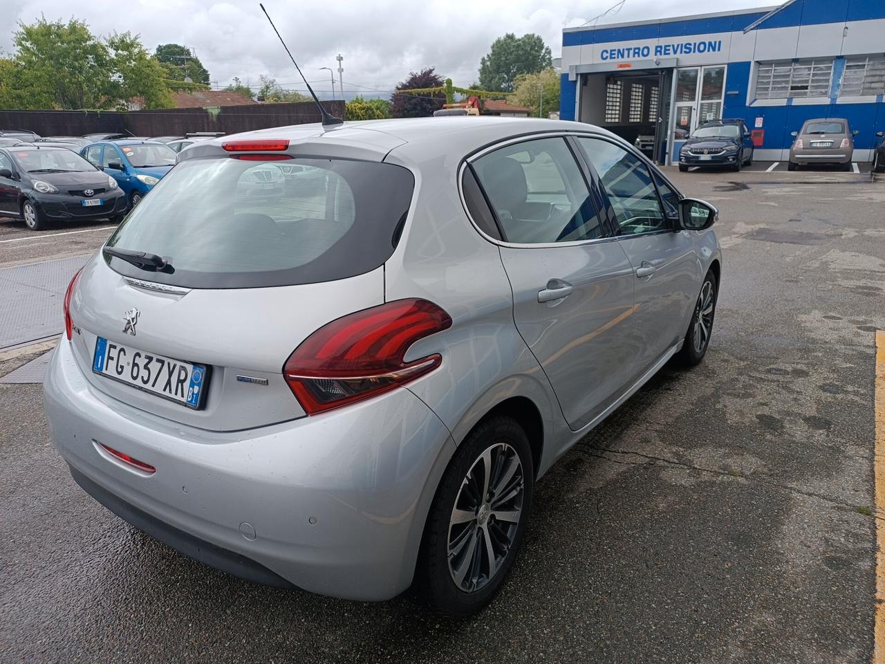 Peugeot 208 PureTech 82 5 porte Allure