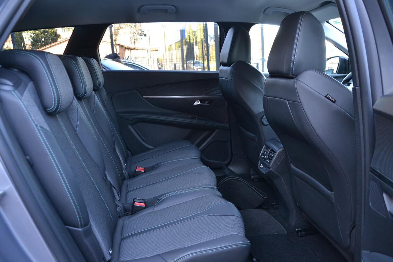 Peugeot 5008 1.5 HDi 130CV 7POSTI AUT.+NAV+LED+RCAM+PELLE+PDC