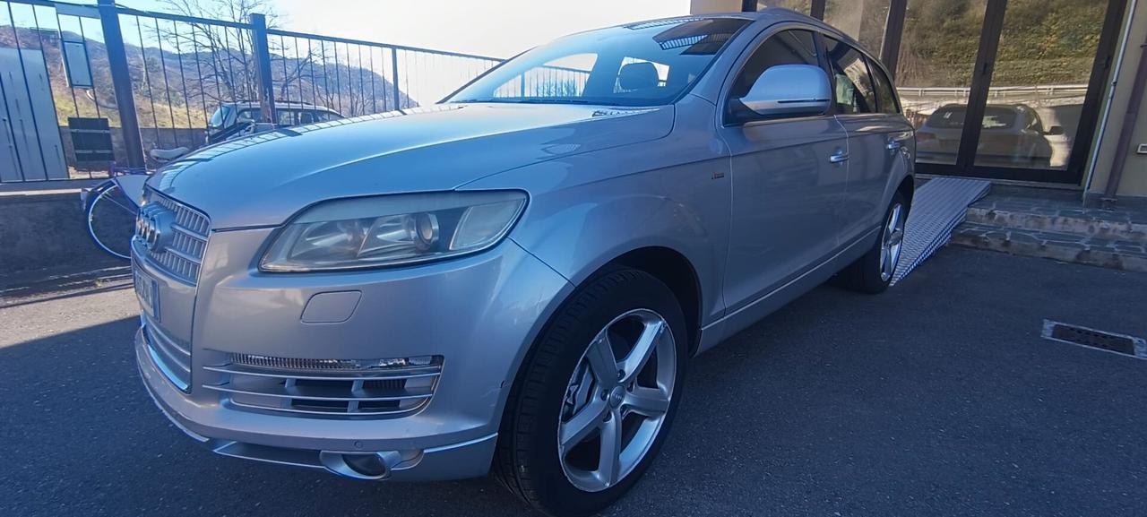 Audi Q7 3.0 V6 TDI 233CV quattro tiptronic S-LINE 7 POSTI