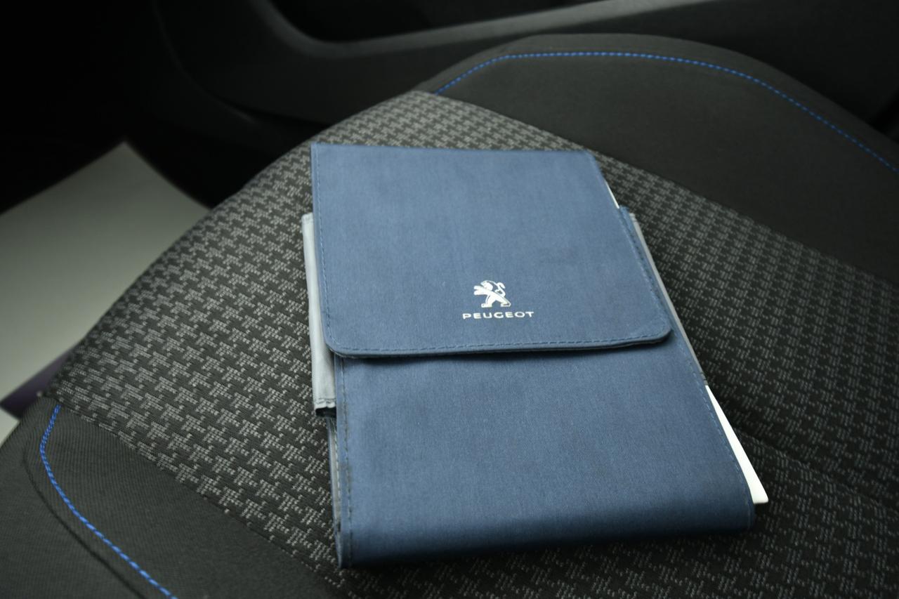 PEUGEOT 308 5p 1.5 bluehdi Business s&s 130cv NEOPATENTATI+APP CONNECT