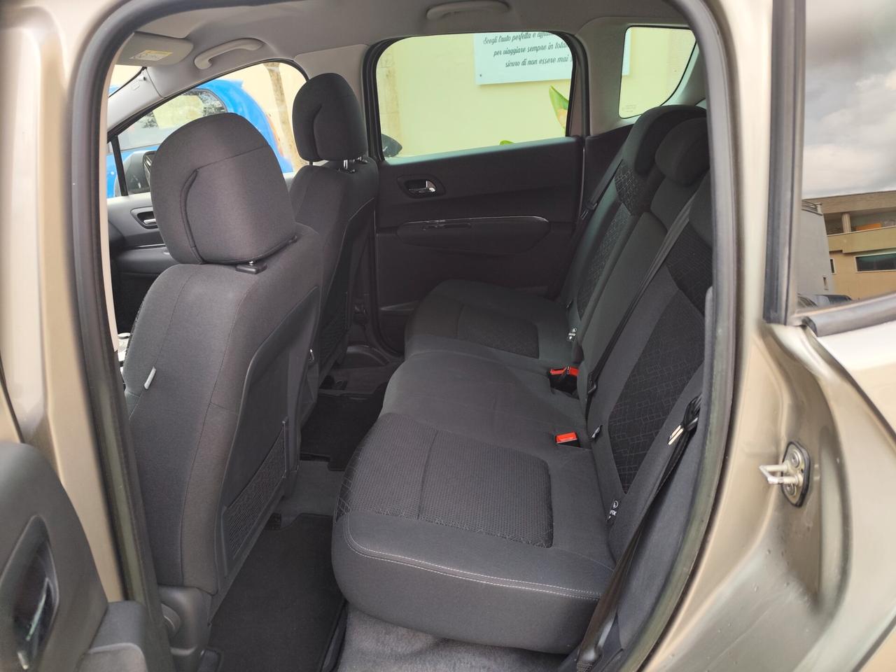 Peugeot 3008 1.6 HDi 115CV Business