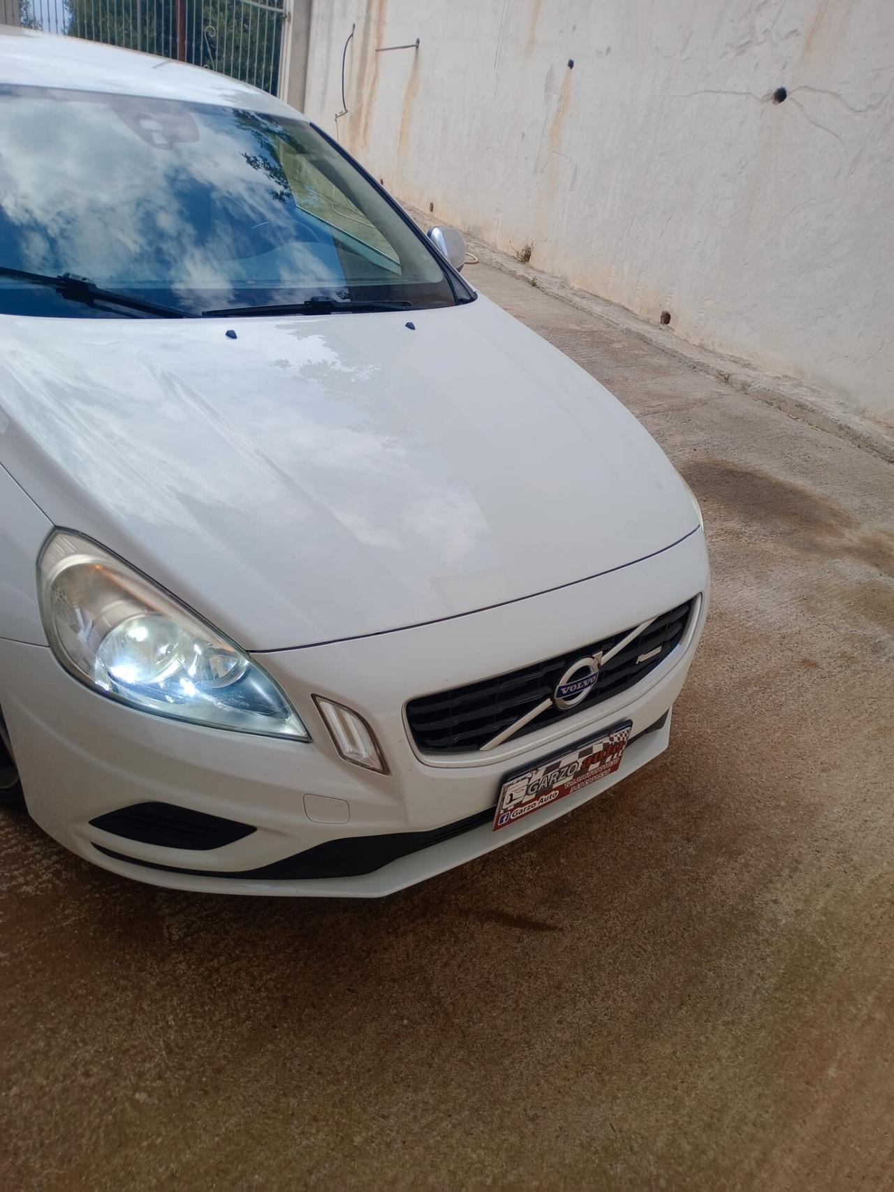 Volvo V60 r-design 1.6 d2 115cv