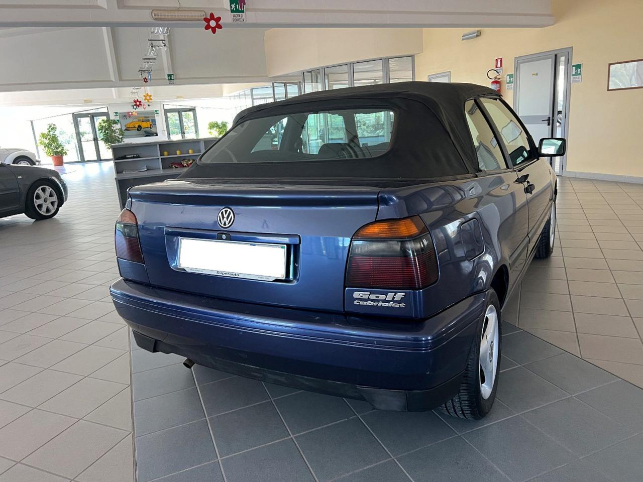 Volkswagen Golf Cabriolet 1.8/75 CV cat Pink Floyd KARMAN