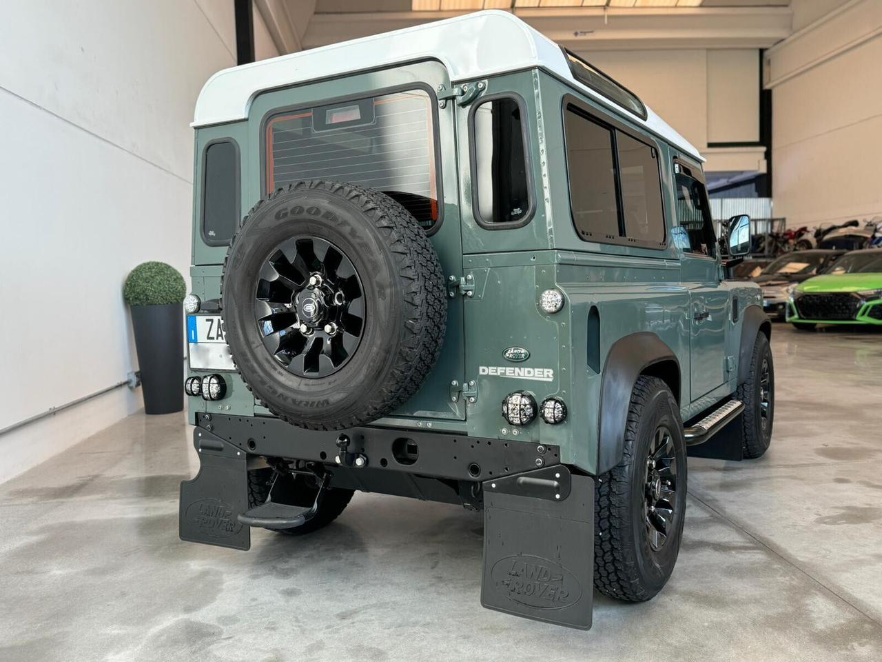 Land Rover Defender 90 2.2 TD4