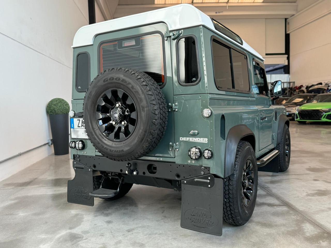 Land Rover Defender 90