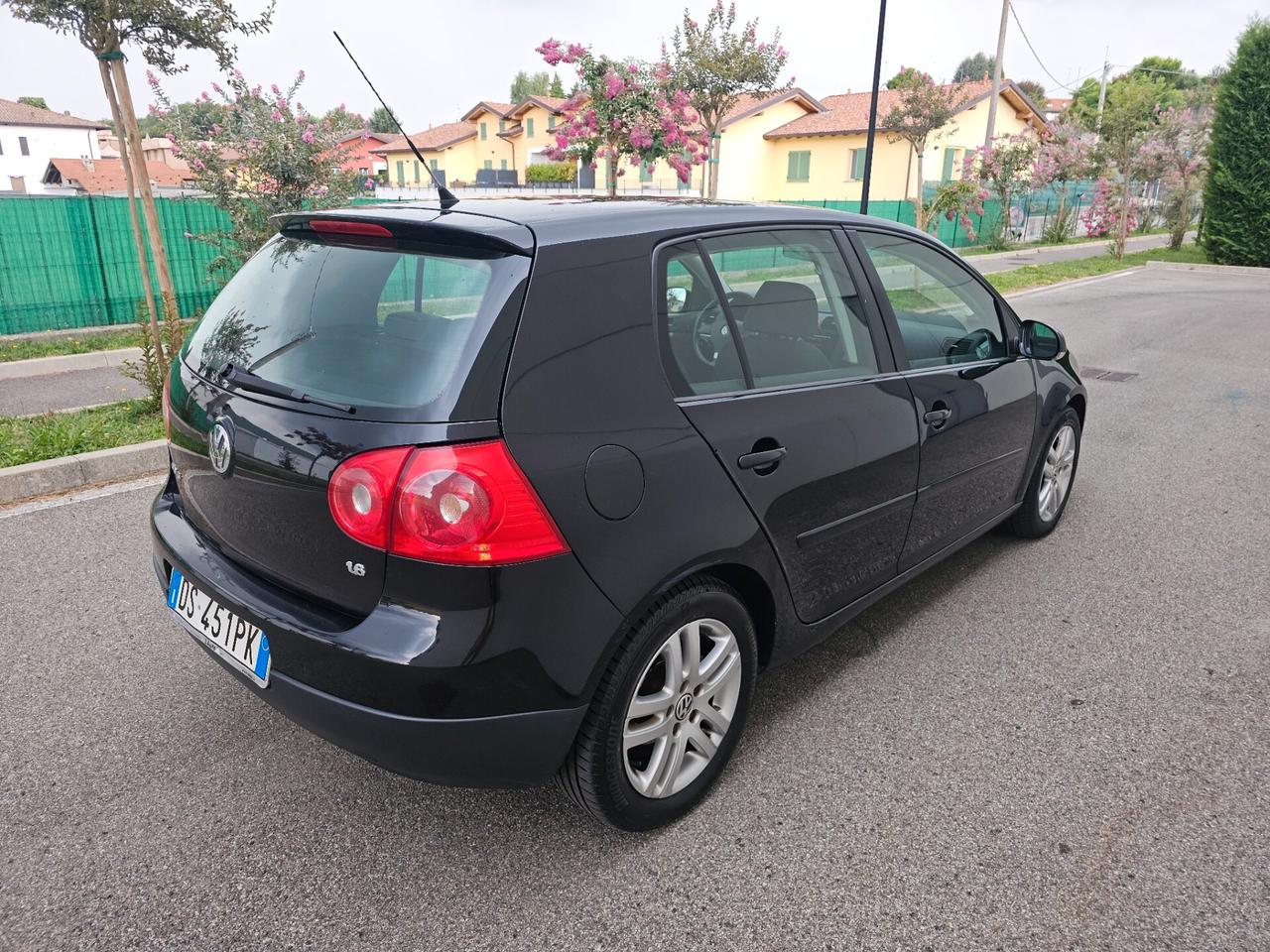 Volkswagen Golf 1.6 gpl