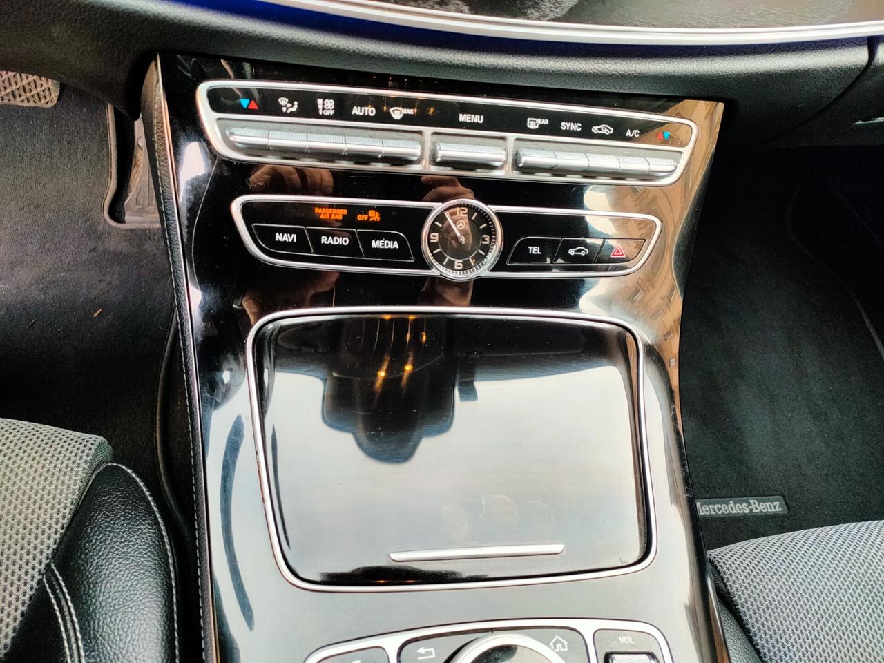 Mercedes-Benz E 220d Auto Premium Plus + Pack AMG