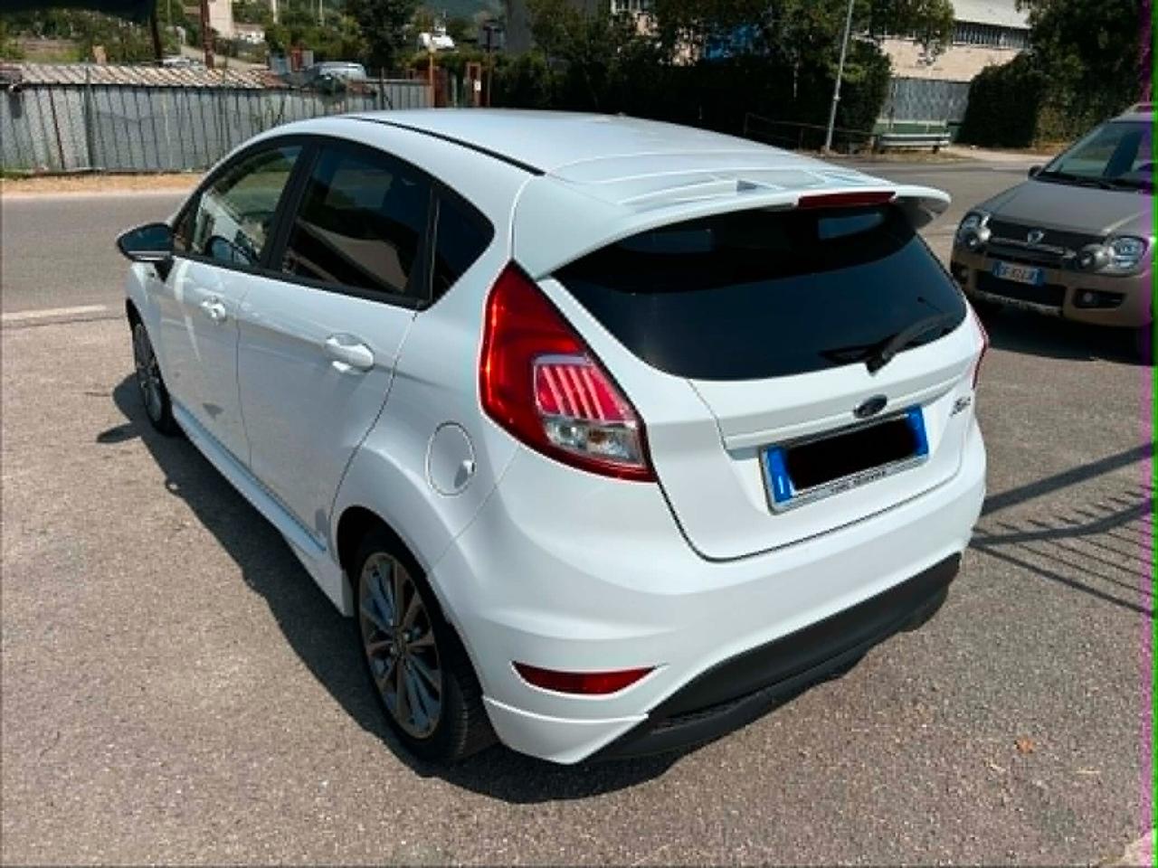 Ford Fiesta 1.5 TDCi 75CV 5 porte ST-Line NEOPATENTATI