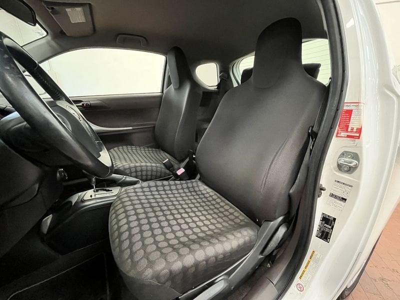 Toyota iQ iQ 1.0 cvt (multidrive)