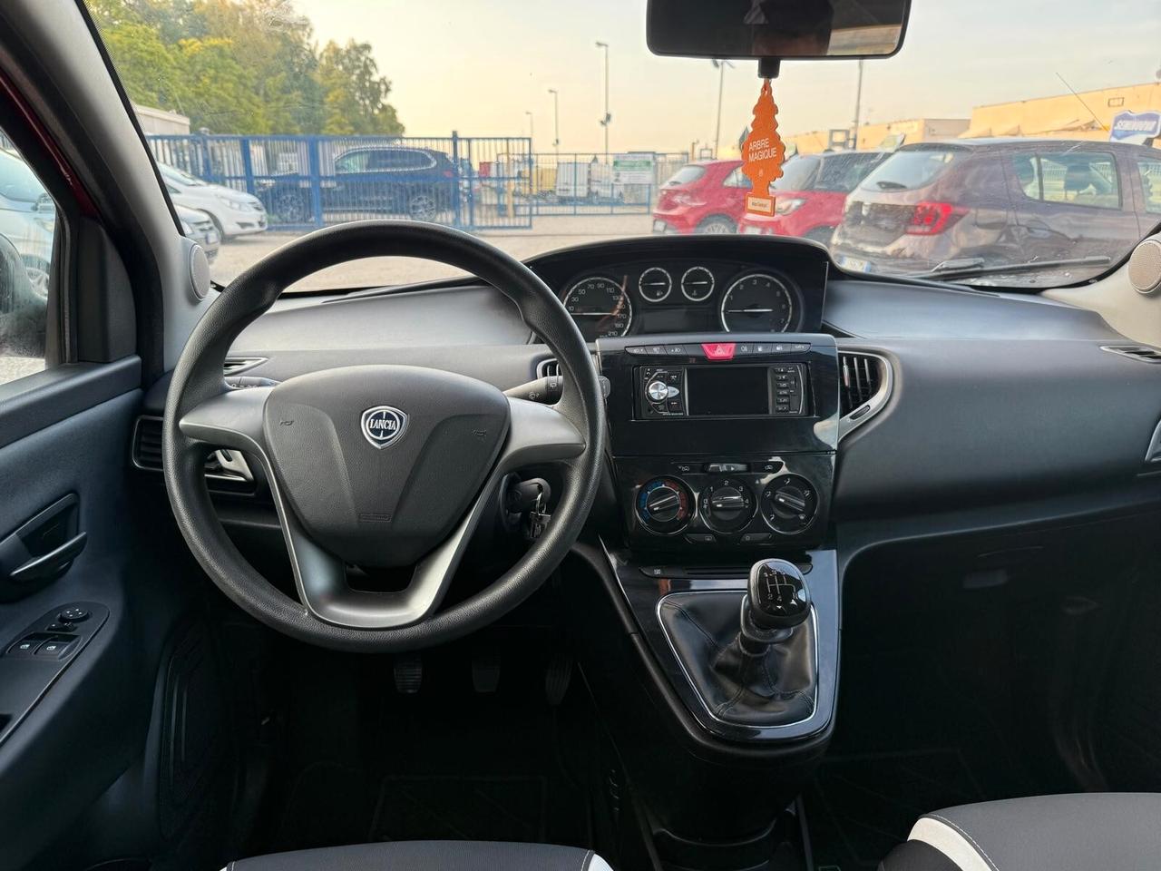 Lancia Ypsilon 0.9 TwinAir 85 CV 5 porte Metano Ecochic Elefantino